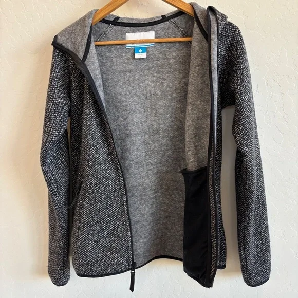 Columbia  fleece jacket , Size Small , black&white, outdoor , hiking - Picture 9 of 12